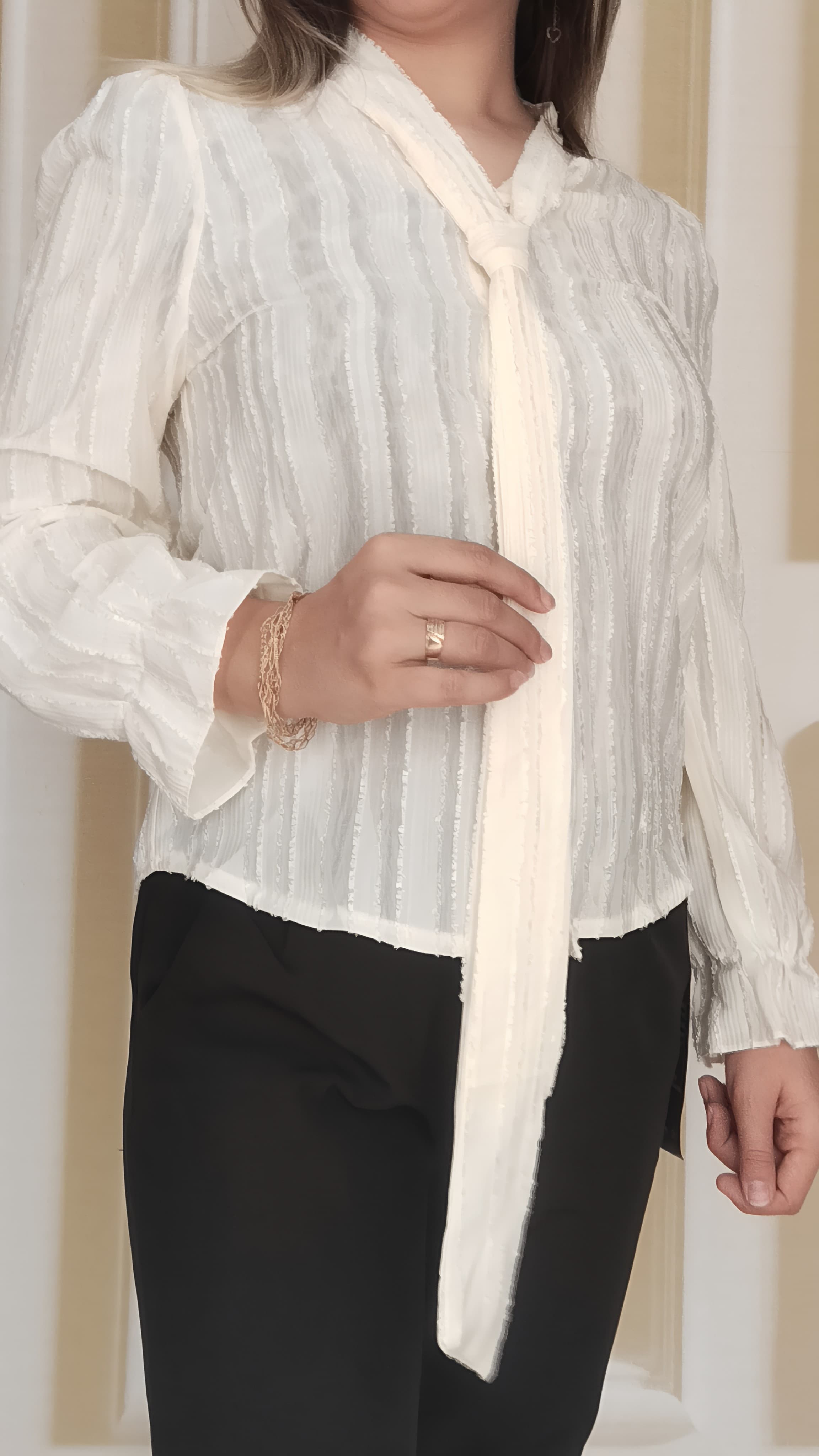 شومیز حریر کرواتی وارداتی رنگ کرم سبک و خنک